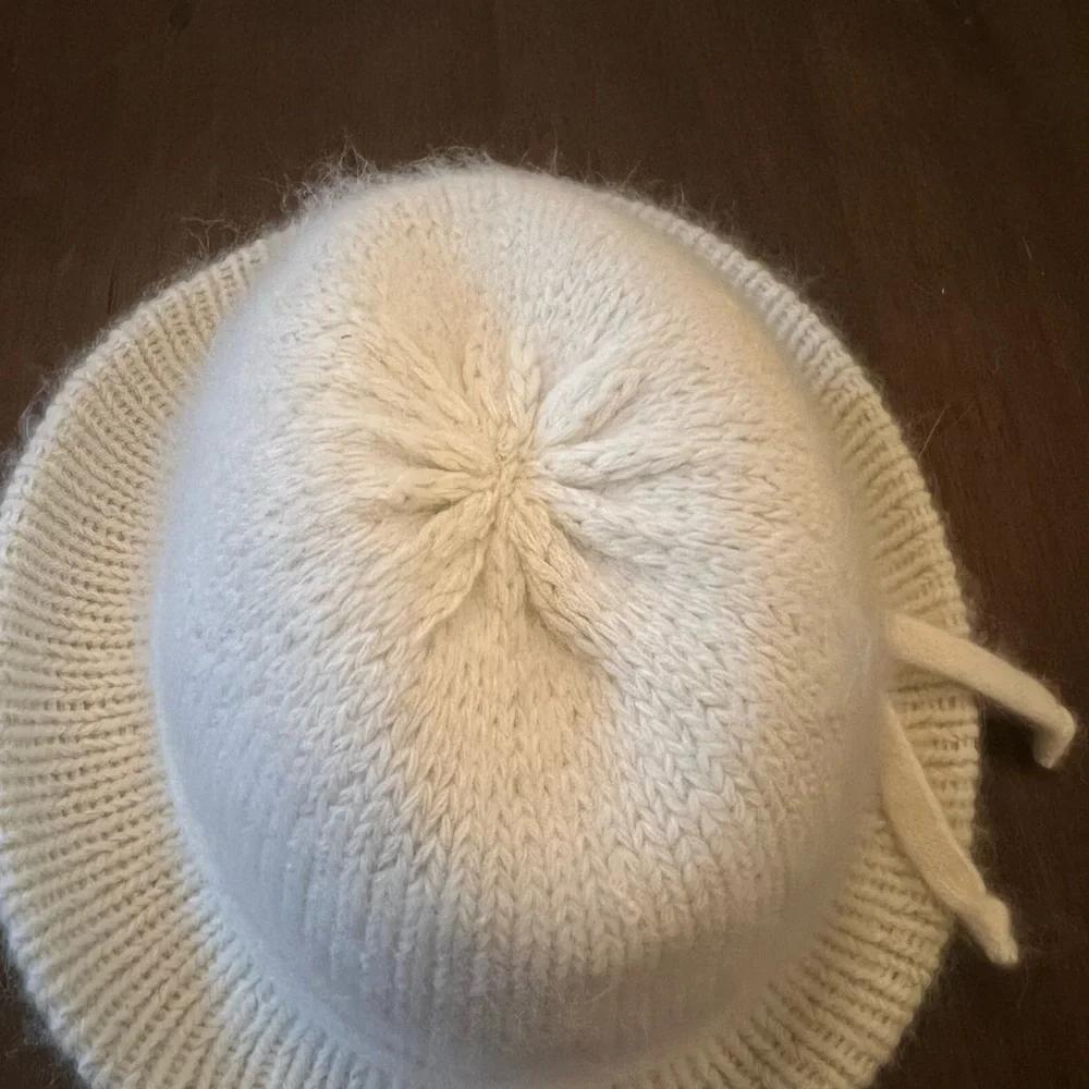 Vintage 1960’s Saks Fifth Avenue Cream Fuzzy Hat